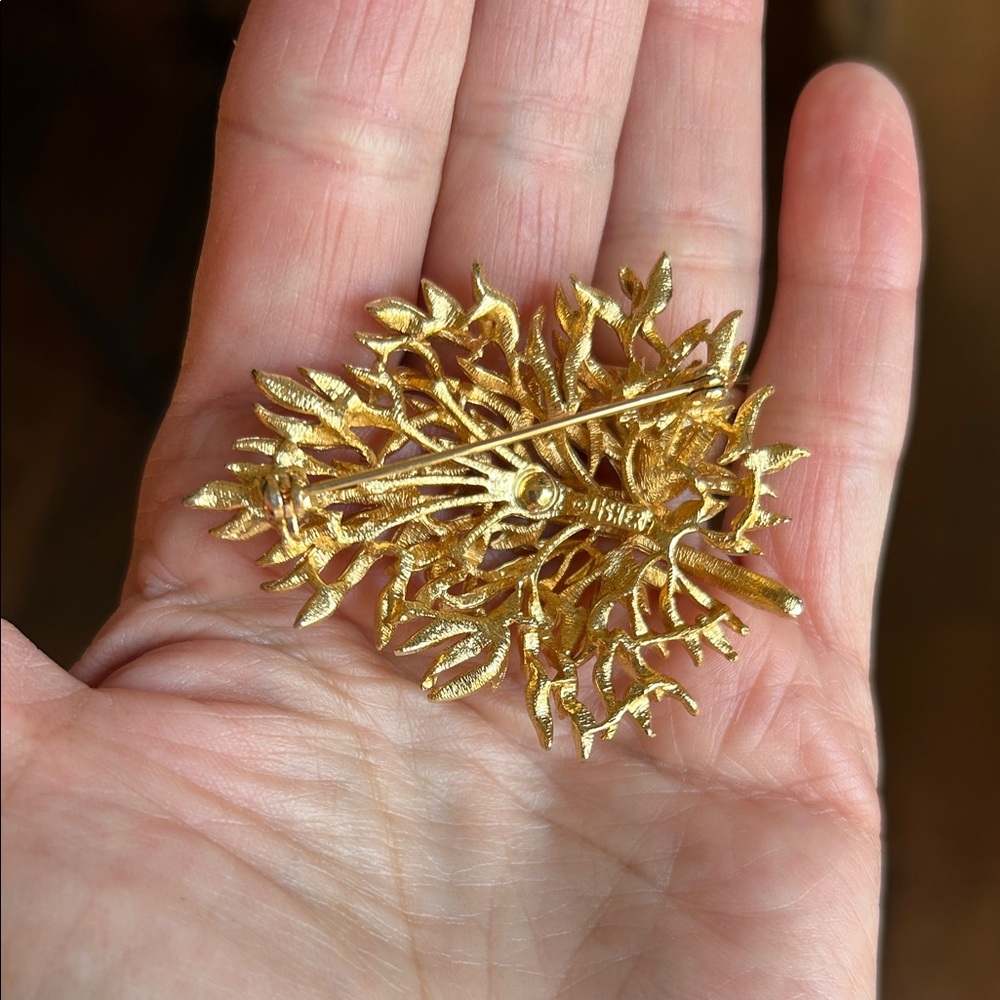 Gold Leaf Brooch - Picture 4 of 6